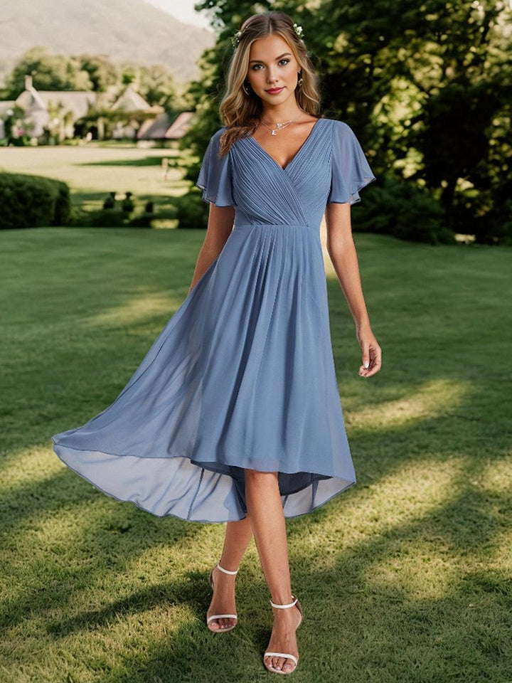 Chic robe fluide élégante, col V, pour soirée ou cocktail.