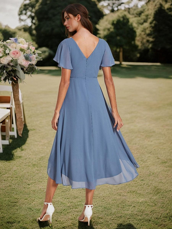 Robe de soirée longue fluide col V, pour gala femme.