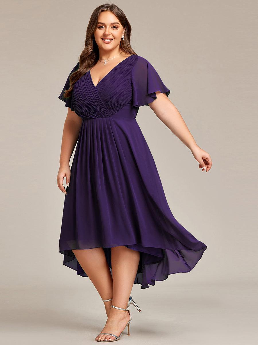 Élégante robe longue fluide col V, pour mariage ou gala.