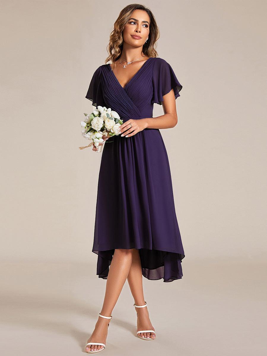 Élégante robe longue fluide col V, pour cocktail femme, look raffiné.