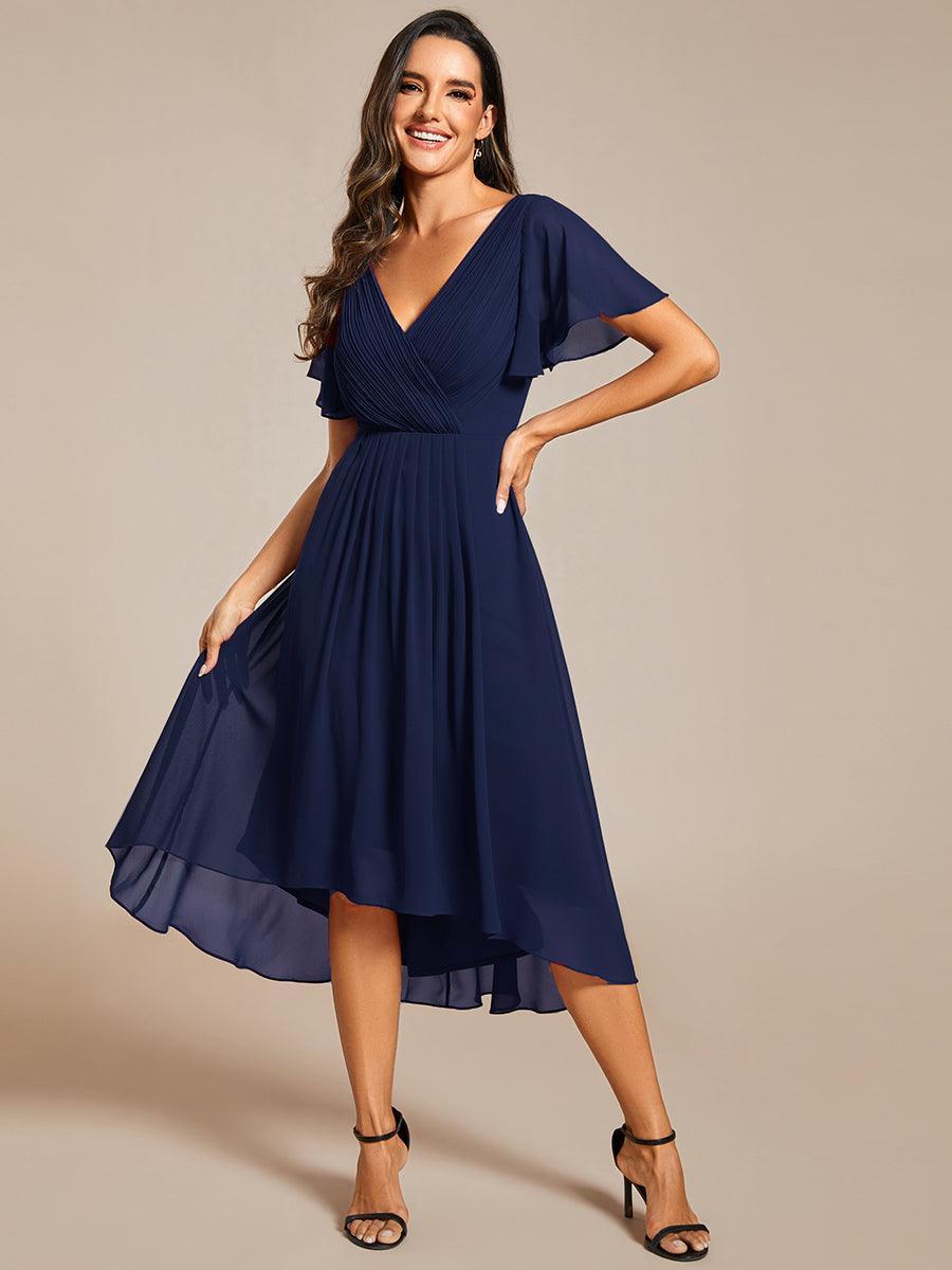 Élégante robe longue fluide col V, pour invitée mariage.