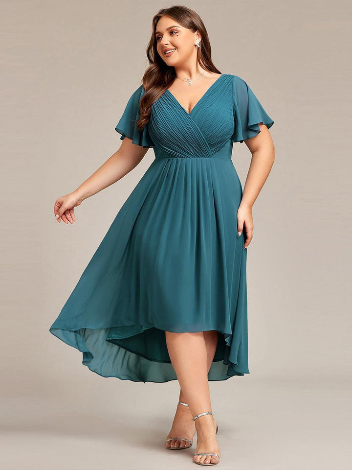 Élégante robe longue fluide, col V, invitée mariage chic.