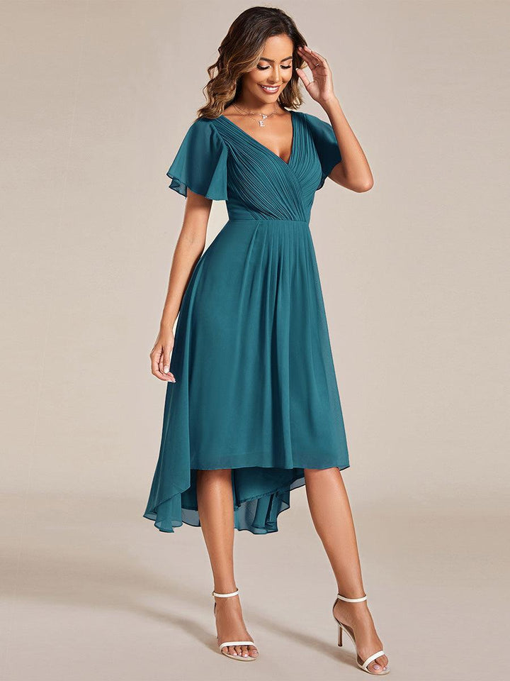 Élégante robe longue col V, parfaite pour cocktail estival.
