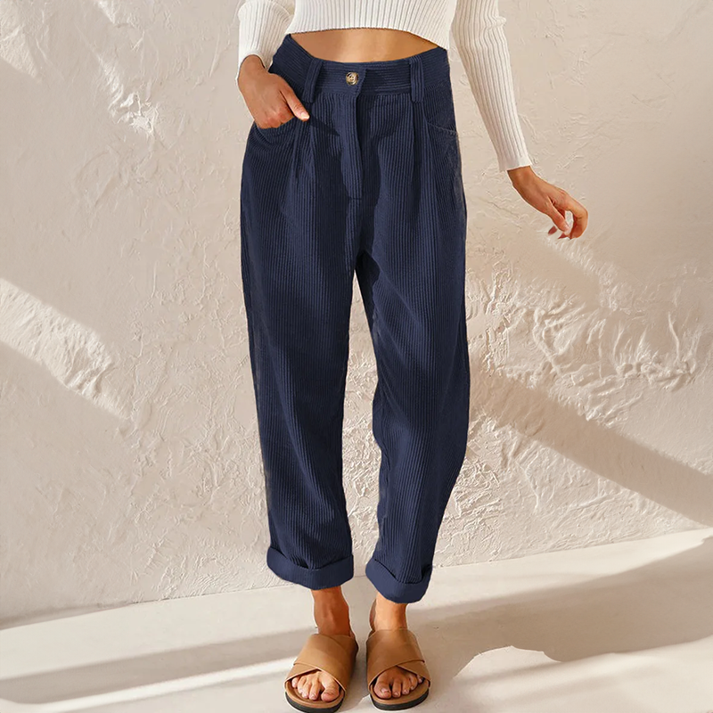 Mode femme : pantalon velours côtelé chic, confortable pour automne-hiver. Coupe fluide décontractée et tendance.