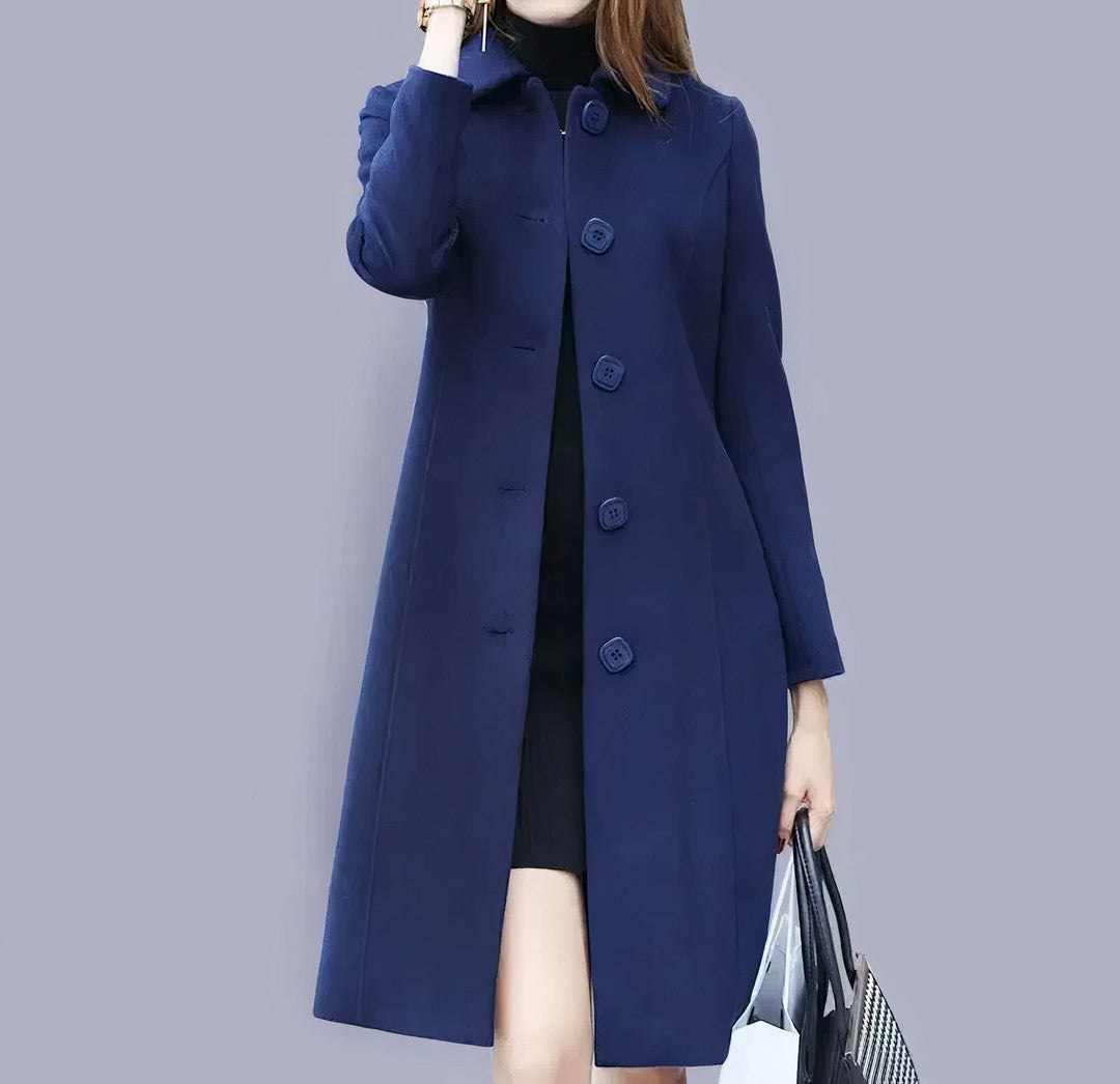Veste longue femme chic, col élégant, boutons décoratifs, un incontournable mode hiver.