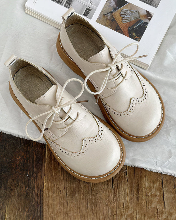 Chaussures Oxford femme Isadora à lacets, style rétro-chic. Polyvalentes pour le bureau ou une sortie élégante.