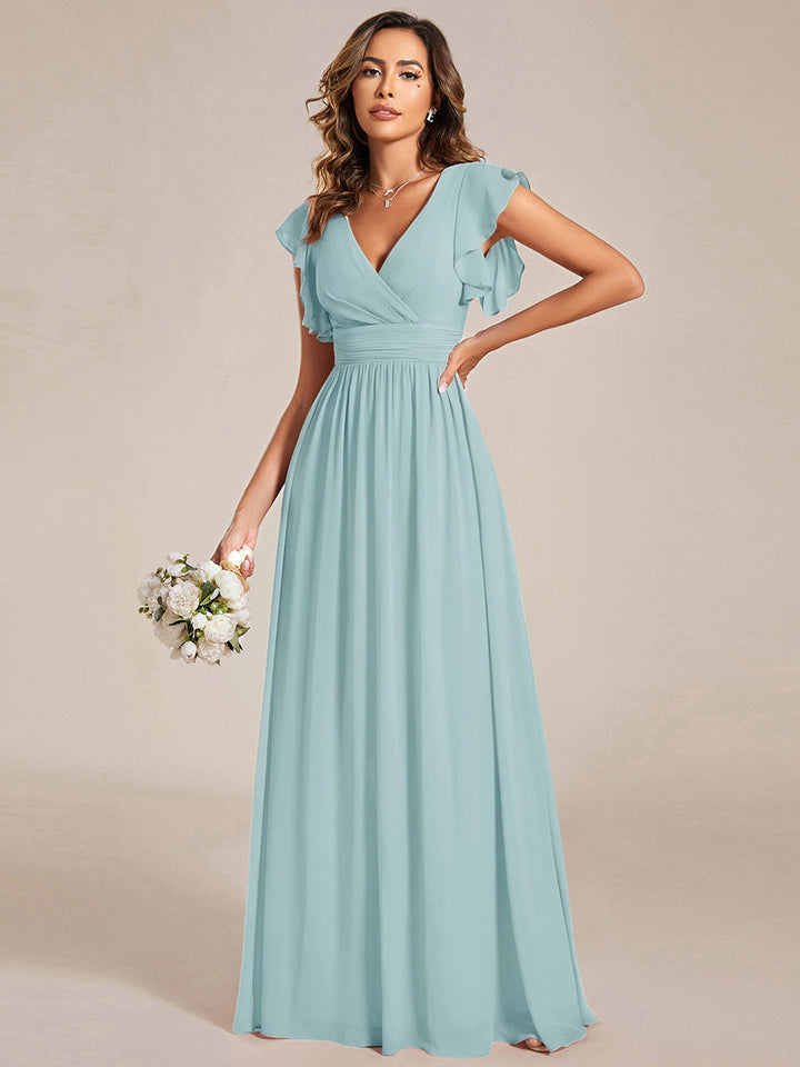 Robe de fête élégante, dos ouvert, manches courtes. Fluide et maxi pour une femme chic et confiante.