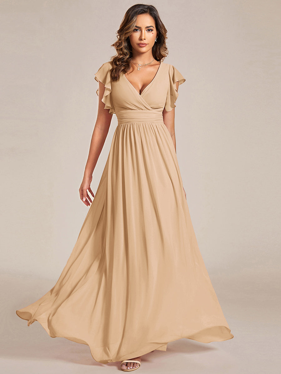 Robe de fête élégante, dos ouvert, manches courtes. Fluide et maxi pour une femme chic.