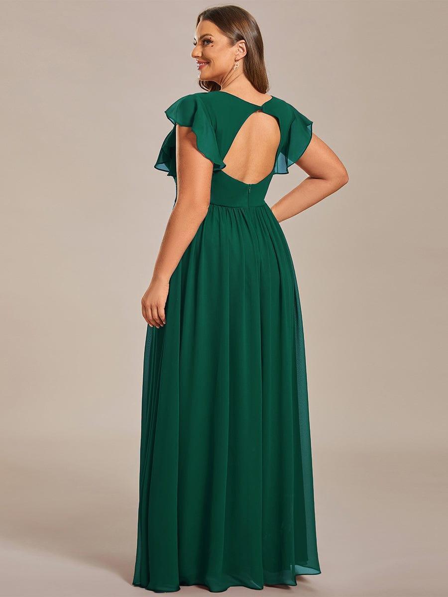 Robe fluide de printemps, longue et maxi, dos ouvert. Un choix chic pour la demoiselle d'honneur.