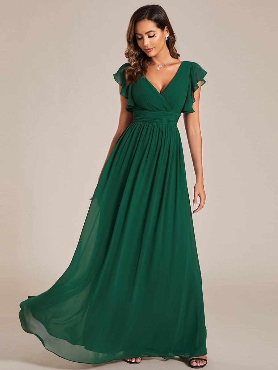 Robe de soirée longue, dos ouvert, col en V. Fluide et maxi, pour un look chic et décontracté.