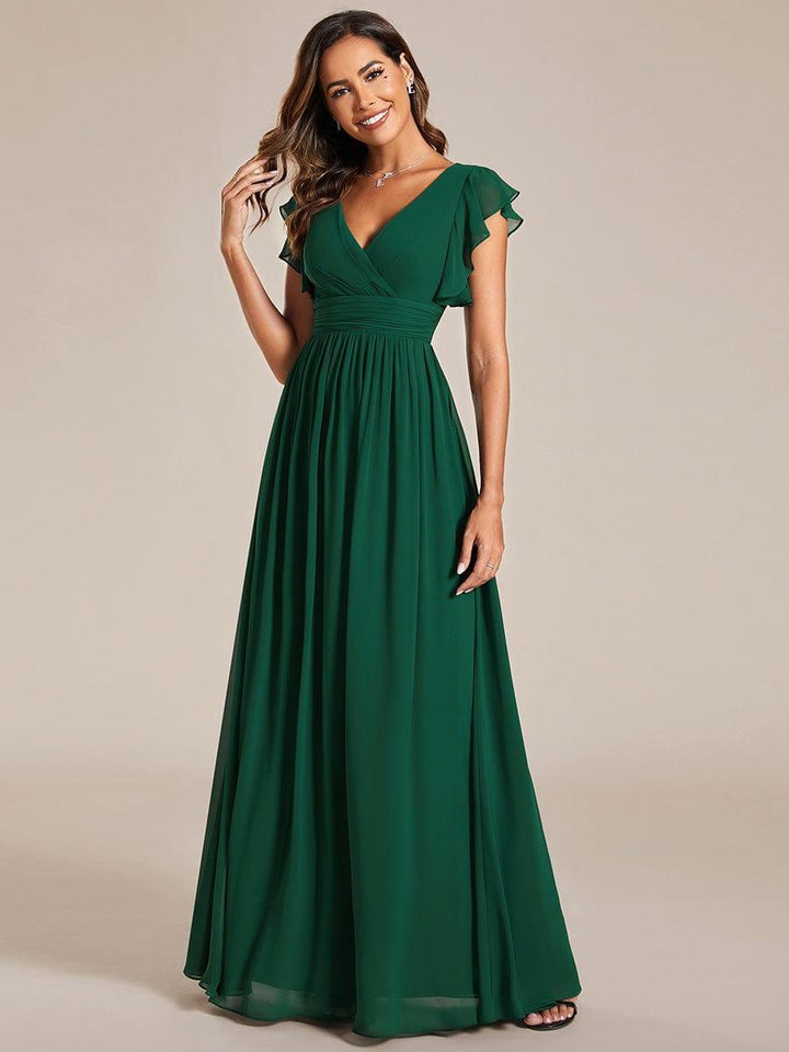 Robe de fête fluide, col en V, manches courtes, dos ouvert. Élégante et idéale pour le printemps.