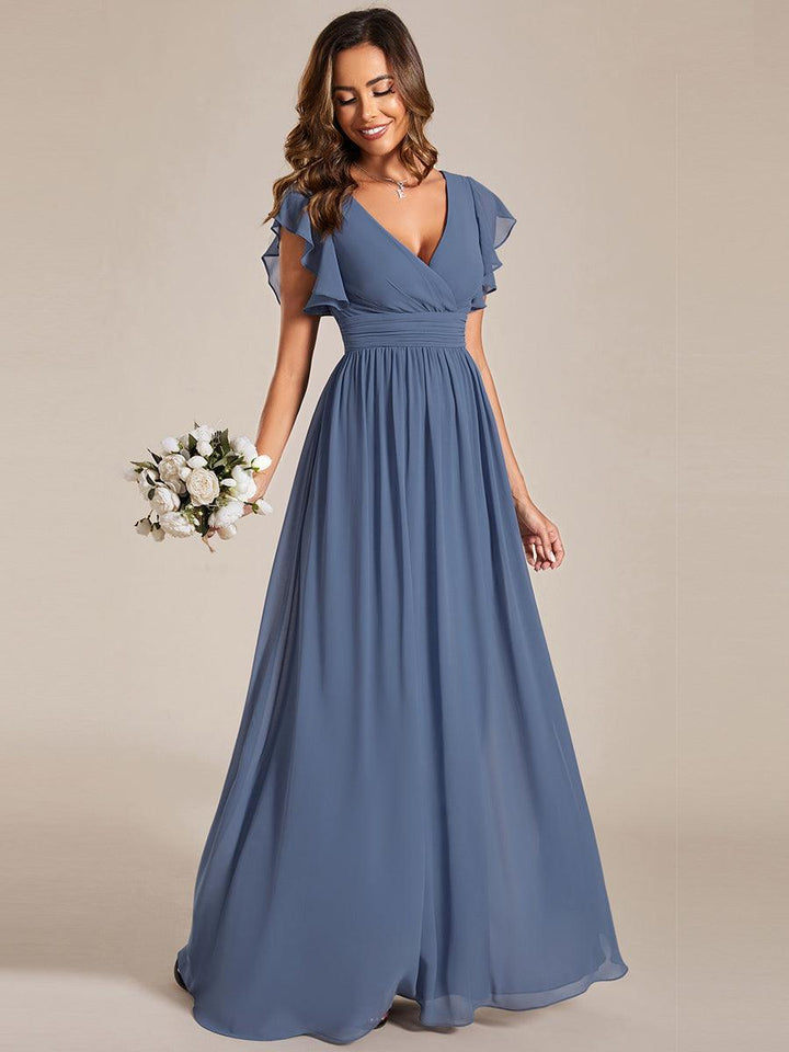 Robe de demoiselle d'honneur élégante, dos ouvert, col en V. Fluide et longue pour le mariage.