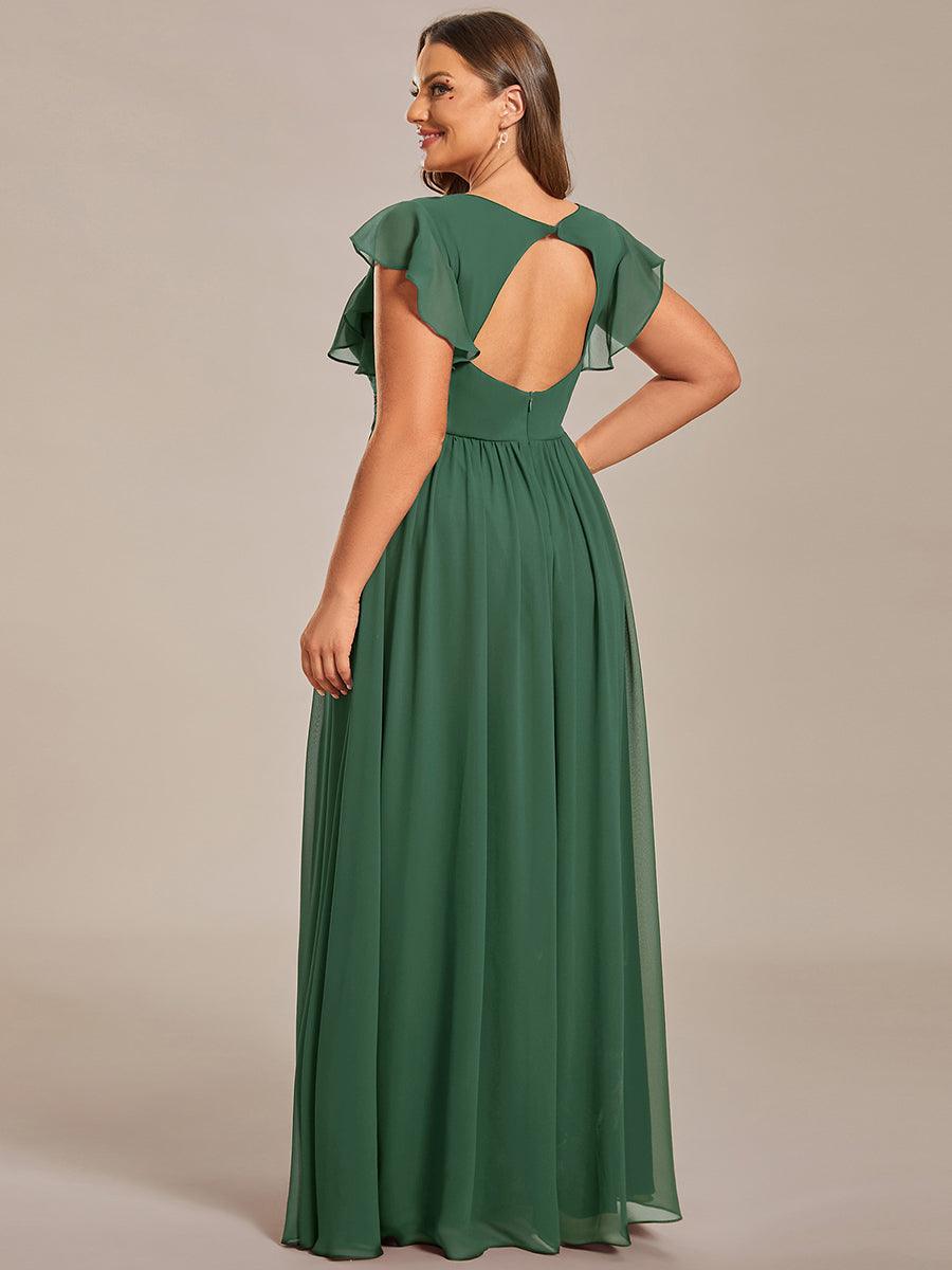 Robe de demoiselle d'honneur chic, dos ouvert, fluide. Idéale pour un mariage printanier élégant.