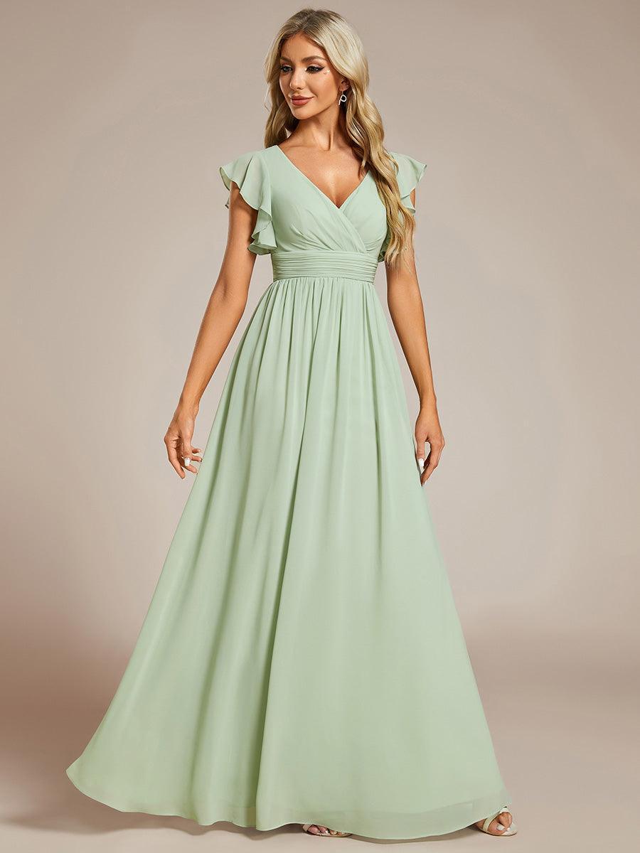 Robe de soirée maxi, dos ouvert, col en V. Idéale pour une demoiselle d'honneur élégante.