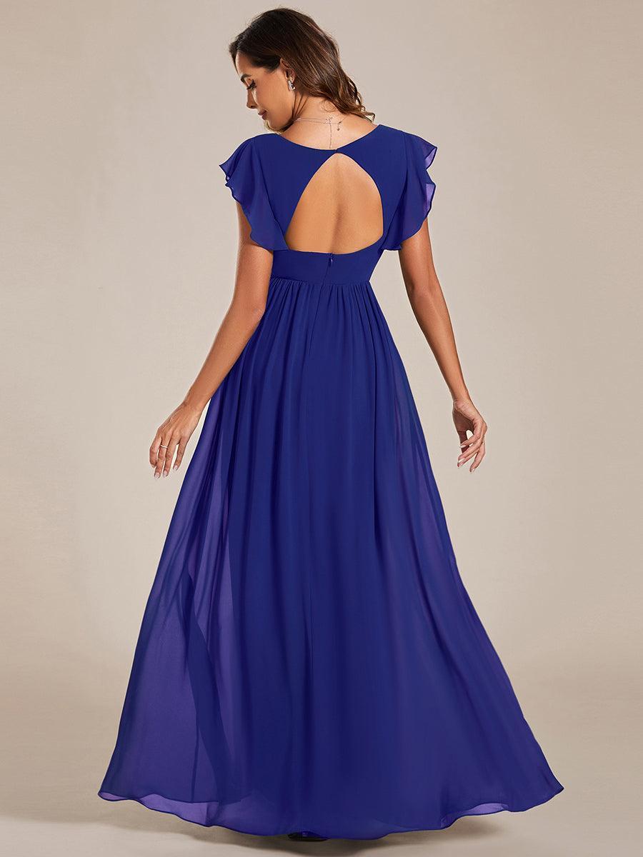 Robe de fête femme, dos ouvert, manches courtes. Un look fluide et élégant pour le printemps.