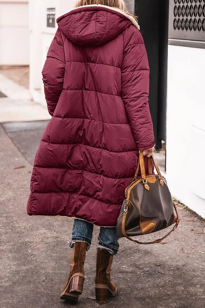 Manteau long d'hiver matelassé Greta, conçu pour femmes, apportant chaleur suprême et élégance durable.