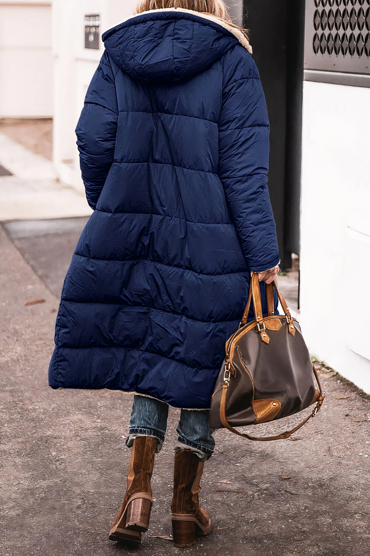 Veste longue d'hiver Greta, matelassée et chic, parfaite pour femmes, assurant chaleur et élégance en saison froide.