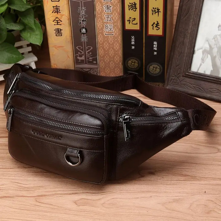 Sac banane homme cuir véritable, coloris café, accessoire de mode élégant pour un style moderne.