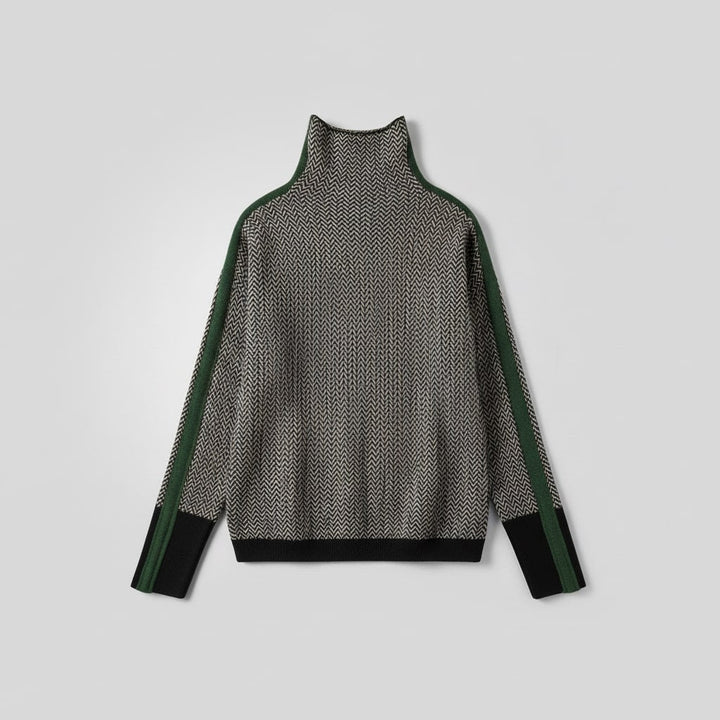Femme portant un pull col roulé doux à rayures. Idéal pour un look décontracté ou élégant en hiver.