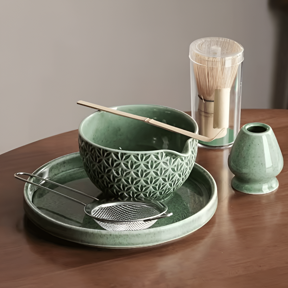 Ensemble de thé Matcha japonais 5 pièces pour cérémonie authentique. Bol, fouet bambou, cuillère, tamis.