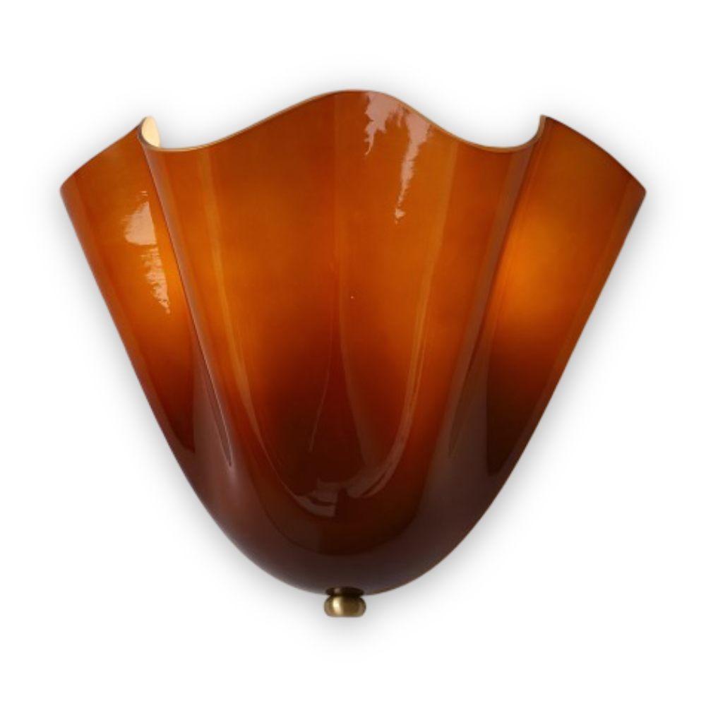 Applique murale moderne, design coquillage, éclairage LED élégant pour toute pièce intérieure.