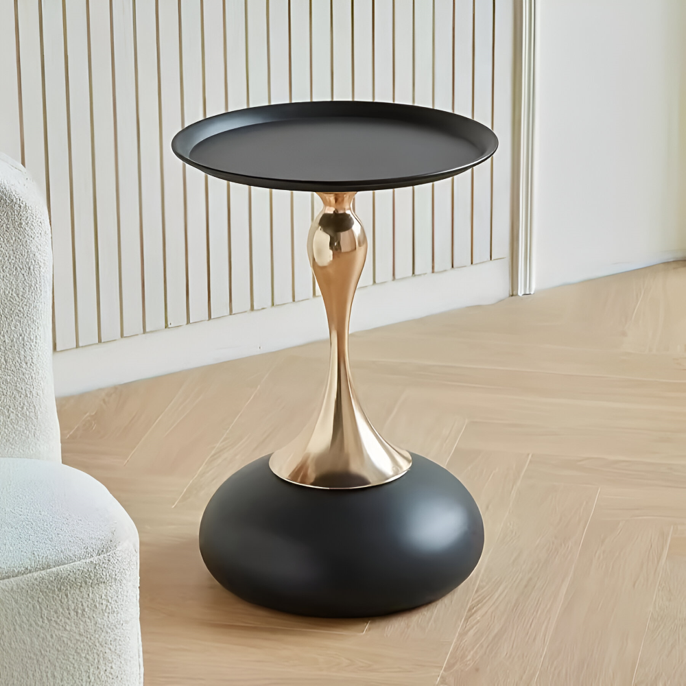 Table basse d'appoint ronde dorée, structure métallique élégante, style moderne et minimaliste.