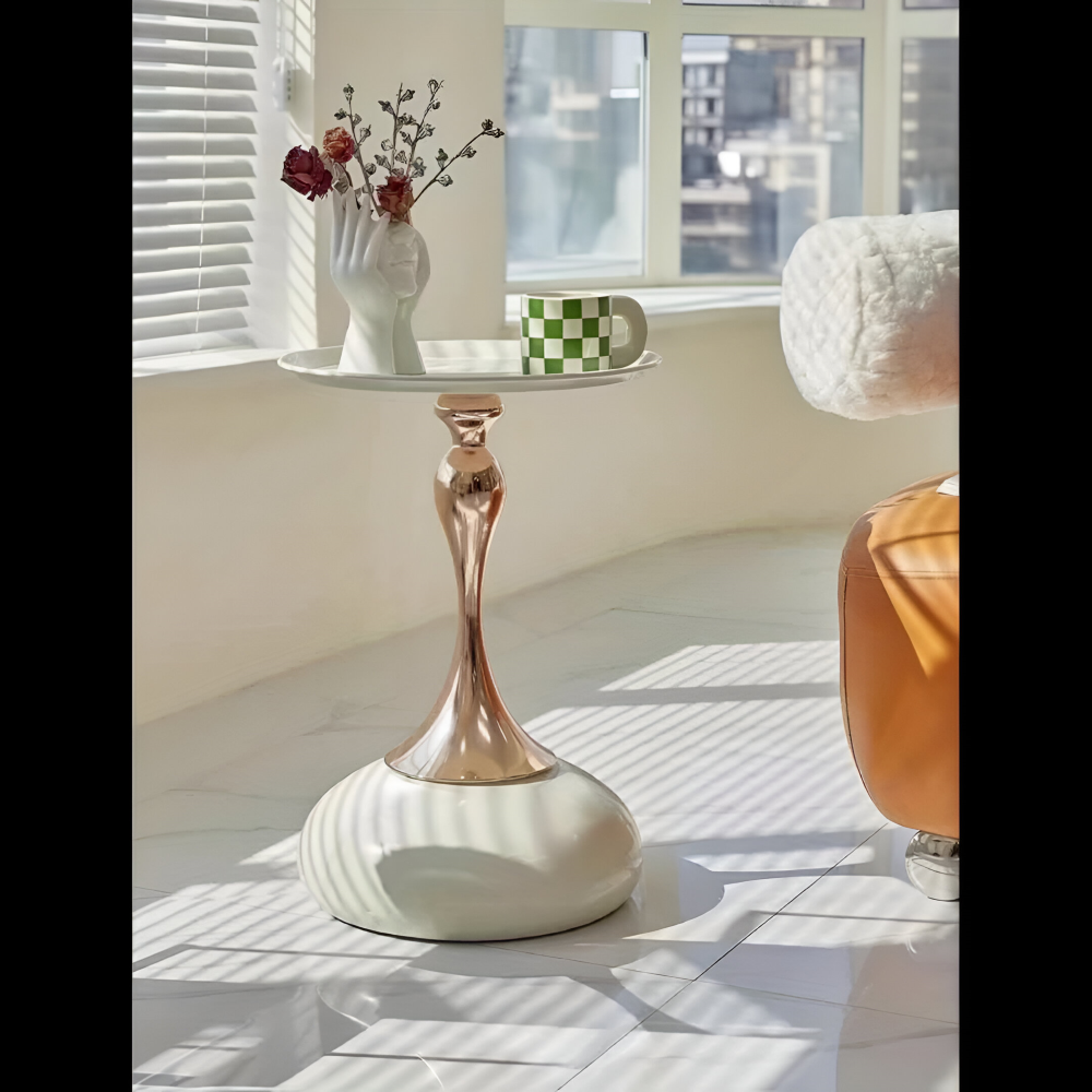 Mobilier d'appoint rond élégant en métal doré, design contemporain, parfait pour toute décoration moderne.
