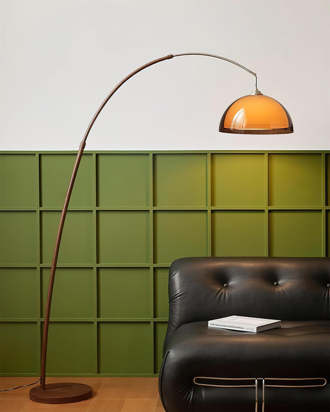 Éclairage décoratif avec le lampadaire arc Ventoro, style moderne, lumière douce et ambiante pour salon.