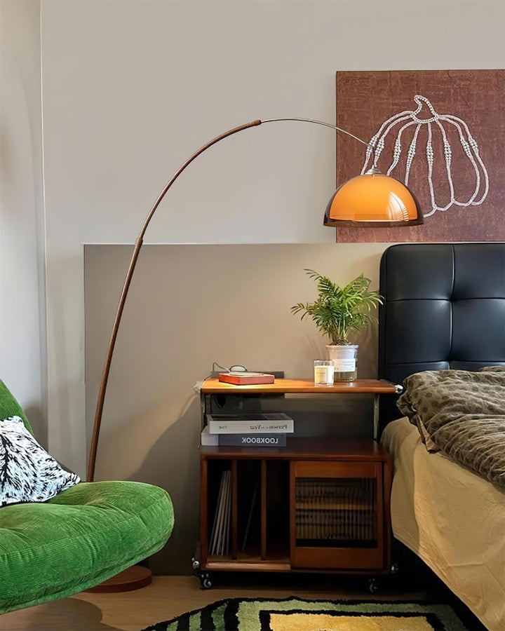 Lampadaire arc moderne Ventoro, polyvalent pour lampe de lecture ou éclairage d'ambiance dans un salon.