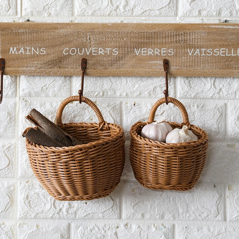 Panier mural tissé en PP artisanal, décoration et rangement scandinave pour une maison épurée.