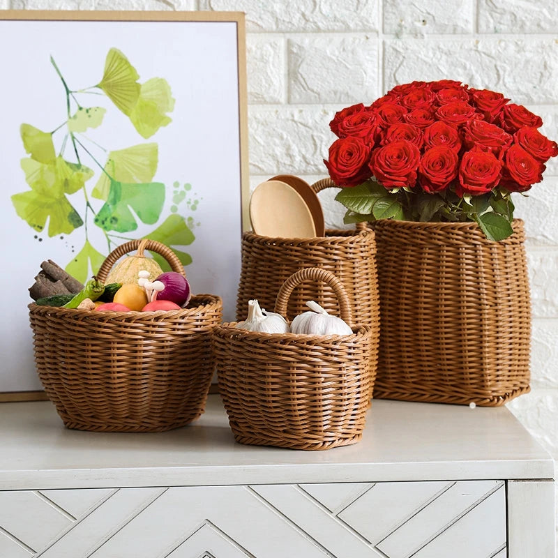 Rangement mural tissé style nordique, idéal pour fleurs, fruits ou épices dans votre cuisine.