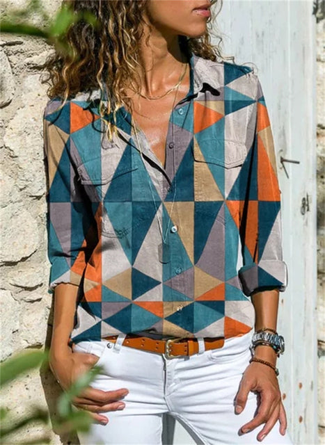 Haut femme orange vif à coupe moderne, polyvalent et confortable. Idéal tenue décontractée élégante.