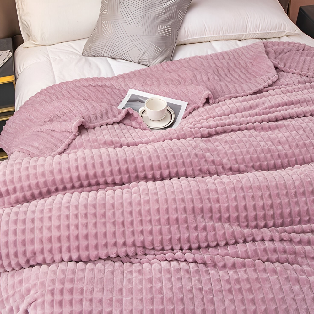 Couverture à carreaux géométriques, chaude et douce, un plaid élégant pour votre intérieur.