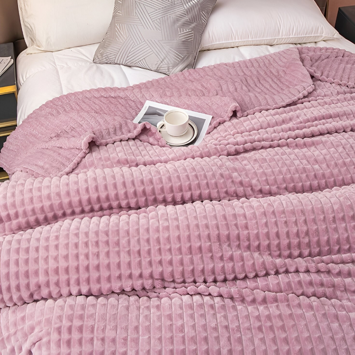 Couverture à carreaux géométriques, chaude et douce, un plaid élégant pour votre intérieur.