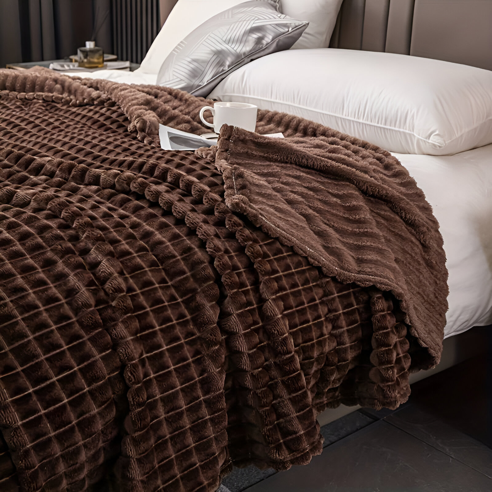 Couverture plaid à motif géométrique, chaude et douce pour un intérieur confortable.