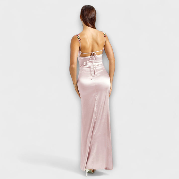 Robe longue femme élégante, laçage dos ajustable pour un ajustement parfait, look chic et raffiné.