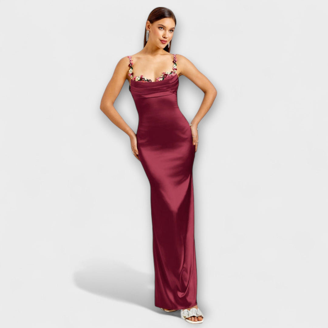 Robe de soirée longue femme sans manches, élégante et tendance avec laçage dos ajustable.