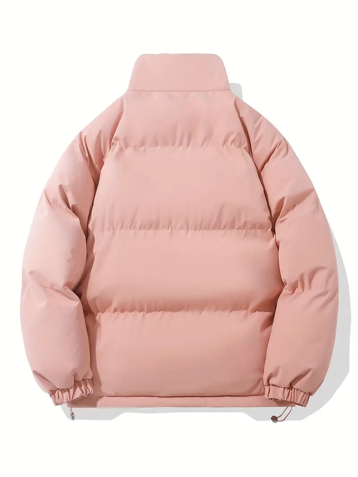 Veste chaude femme Clara avec capuche, style décontracté chic pour l'hiver.