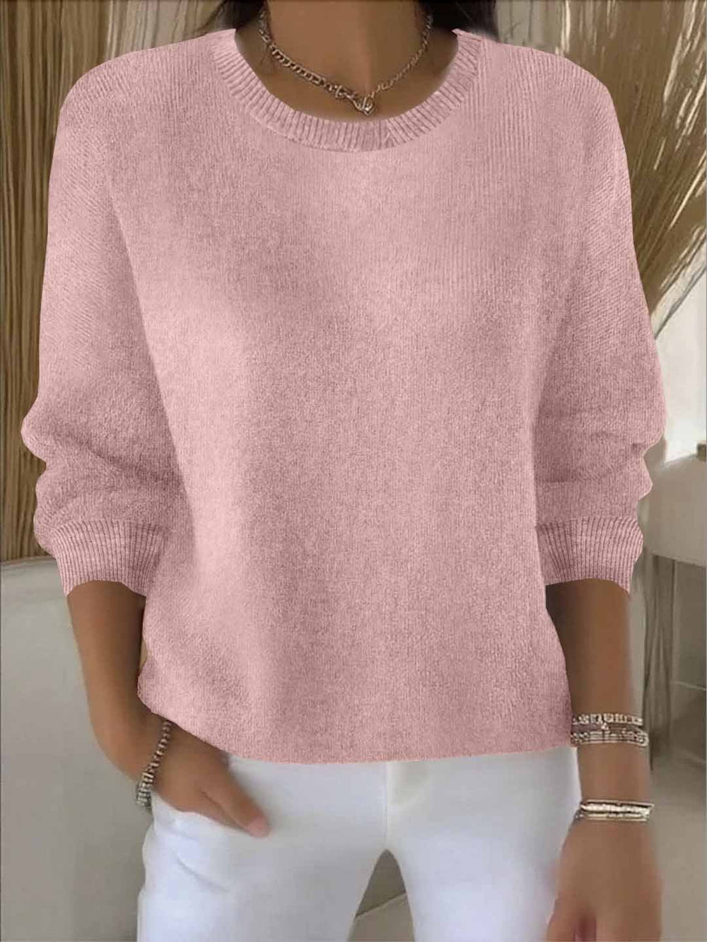 Pull confortable pour femme, mode féminine chic et décontractée.