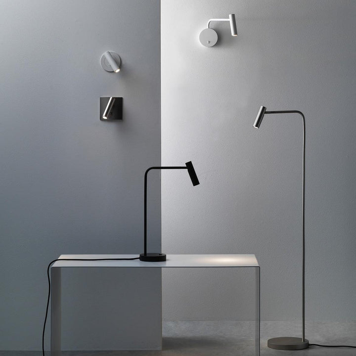 Lampe de lecture LED murale, design minimaliste et compacte, parfaite pour tout intérieur.