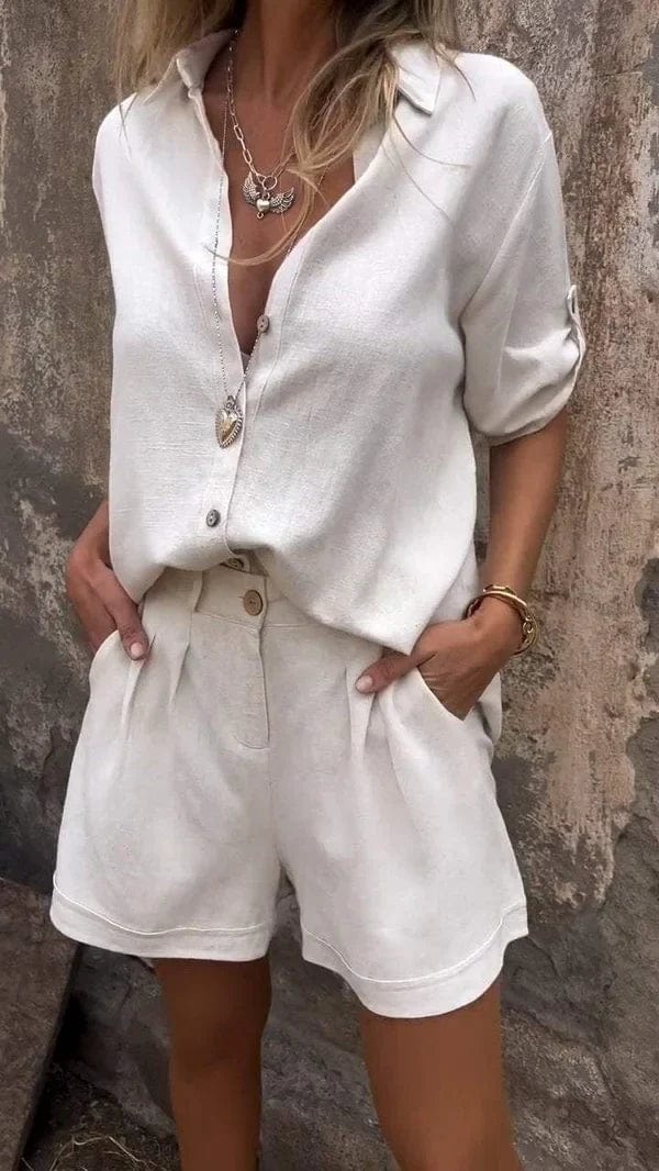 Haut en lin léger et ample pour femme. Parfait avec le pantalon assorti, offrant une mode féminine confortable et respirante.