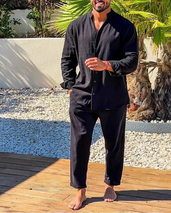 Tenue d'été décontractée homme: chemise en lin à col montant et pantalon confortable, parfait pour un style estival.