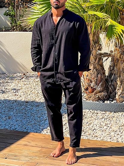 Coordonné homme élégant et décontracté en lin. Chemise col montant et pantalon assorti. Vêtements d'été masculins.