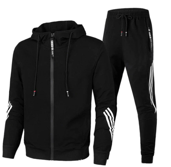 Modèle homme portant le survêtement Luca, illustrant le style moderne et le confort du vêtement athlétique.