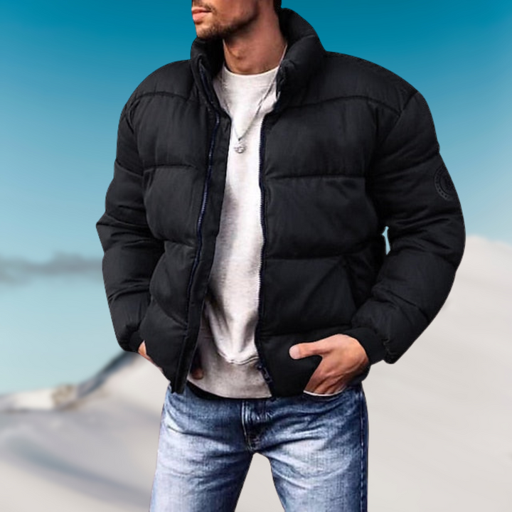 Manteau d'hiver homme Timo, design sport chic, coupe contemporaine pour une silhouette élégante en ville.