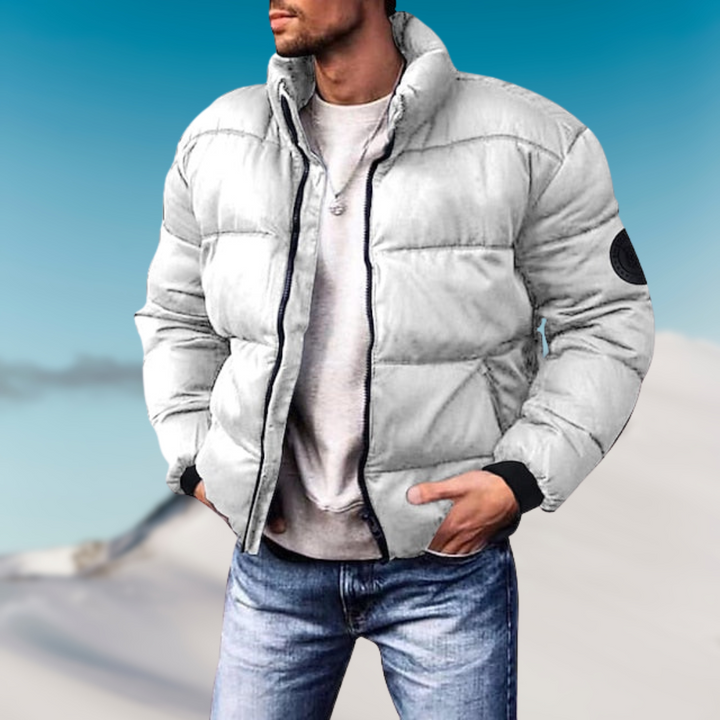 Doudoune homme Timo moderne noire, coupe ajustée, idéale pour l'hiver et le style urbain.