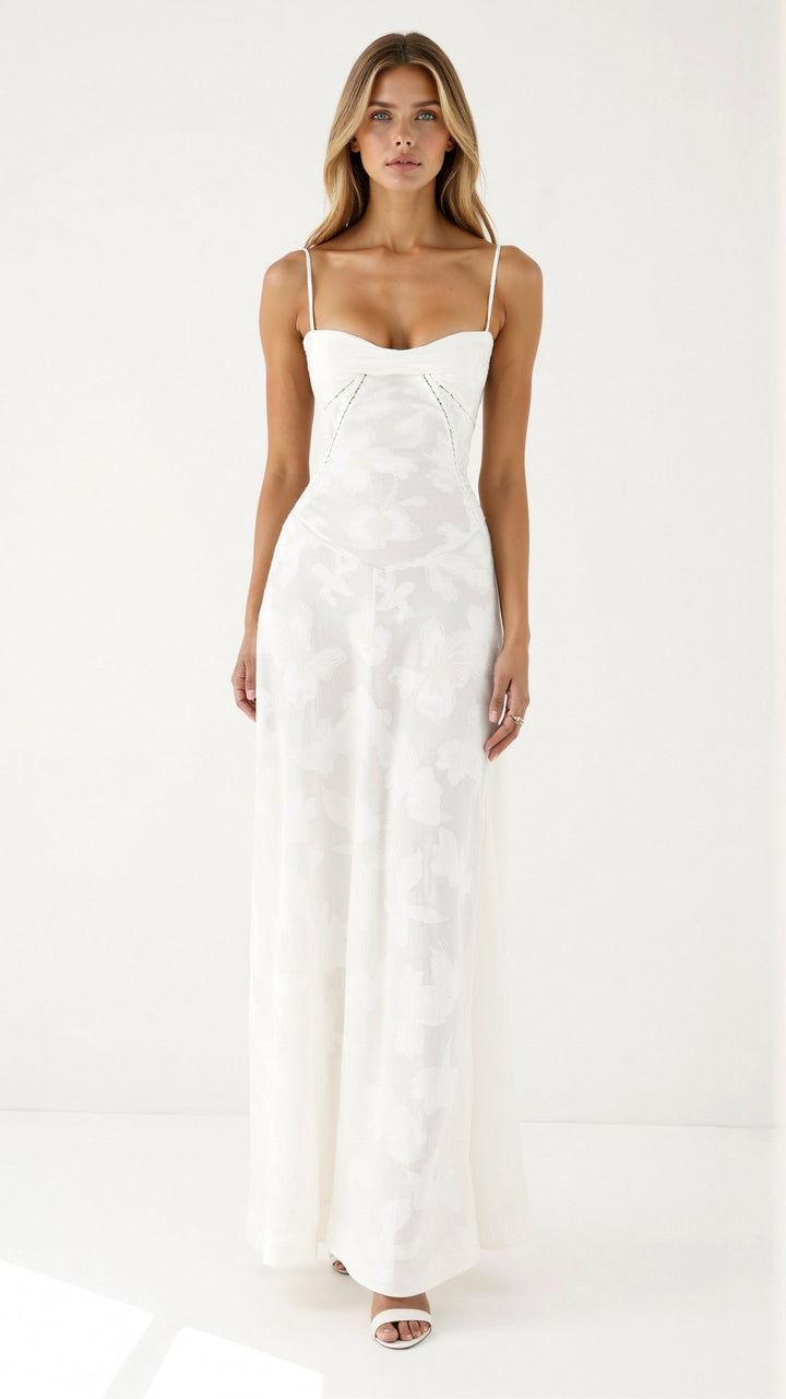 Superbe robe d'été femme florale, coupe longue ajustée, avec dos lacé et broderies élégantes.