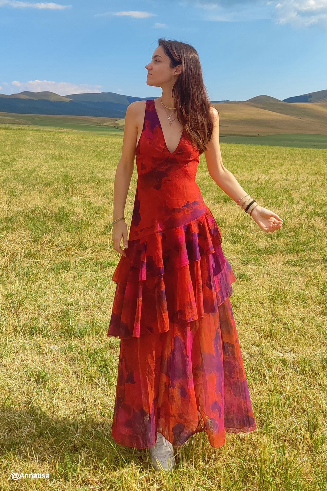 Robe longue fleurie et fluide pour femme, avec volants, parfaite pour toute occasion chic printemps/été.