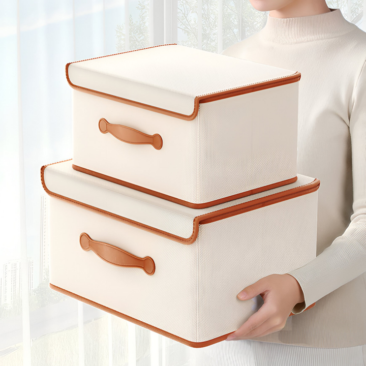 Stockage polyvalent : boîte tissu pliable avec couvercle, poignées cuir, pour articles maison et déco.