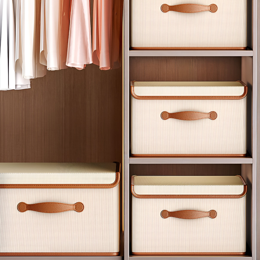Boîte de rangement tissu moderne et pliable, poignées cuir, pour organiser votre maison avec style.
